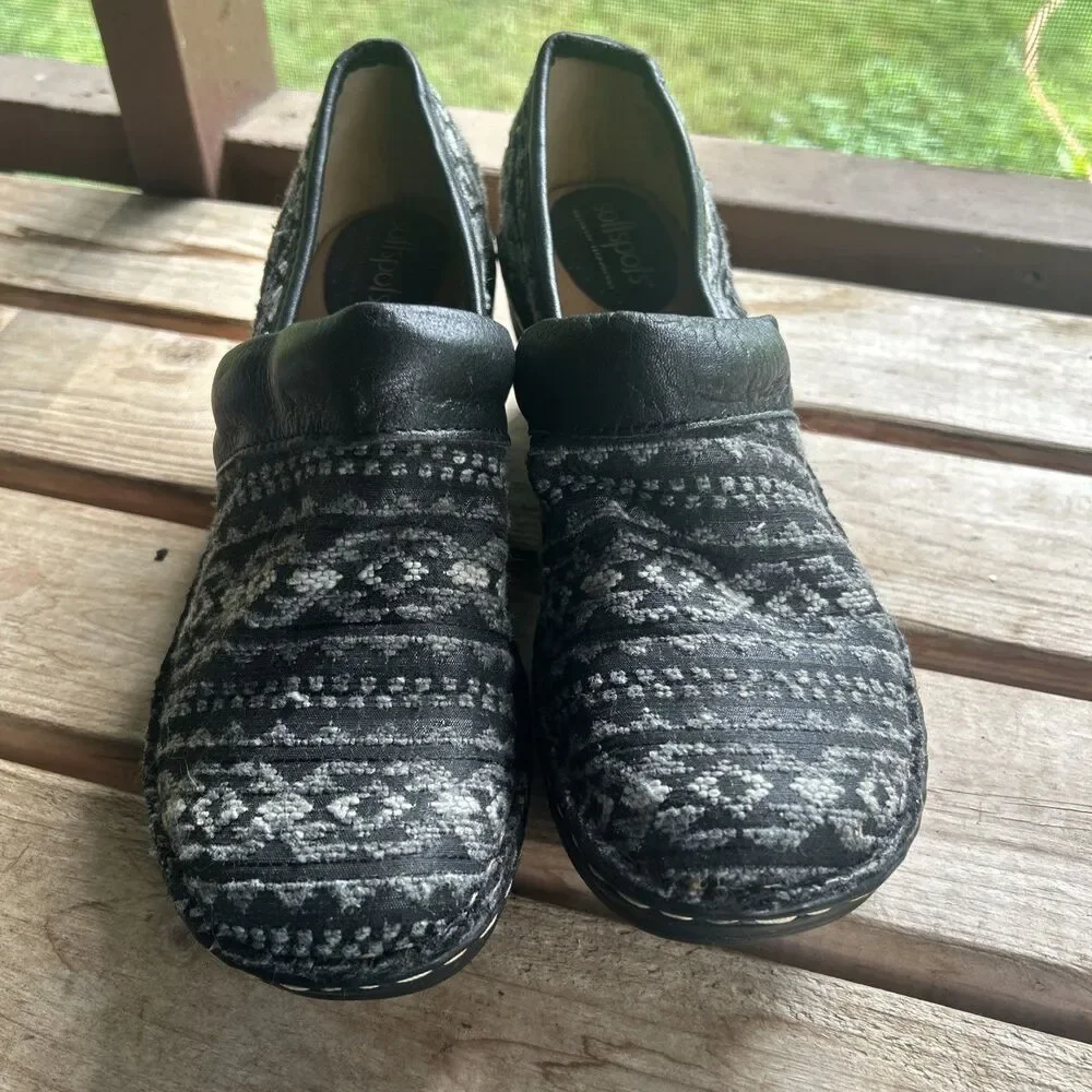 SOFTSPOTS Women's Size 9M Clog Aztec Wool Upper Black Gray Cushioned 762101